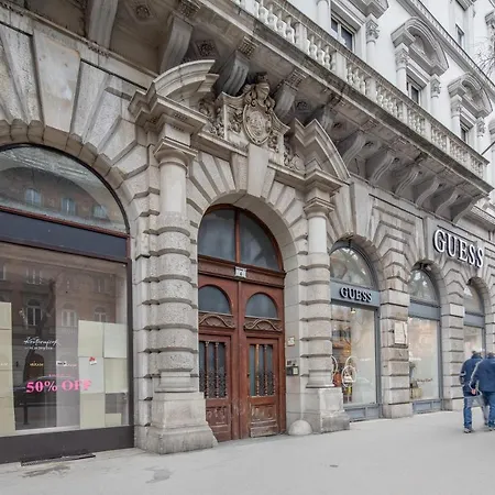 Apartment Stunning In The Hearth Of Budapest